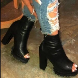 Black Heeled Boots with Chunky Heel and Open Toe